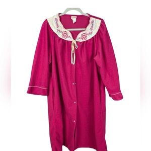 Vintage Women's Pink Nightgown with Embroidered Collar